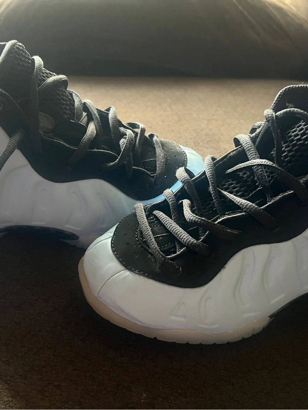 Nike Kids Black and Light Blue Low-Top Sneakers